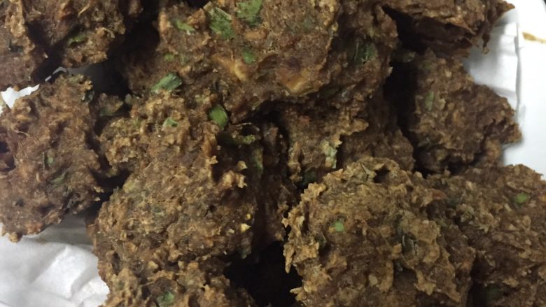 烤箱版肉丸子,这……卖相不好,味道不错滴,趁热吃口感很好哒