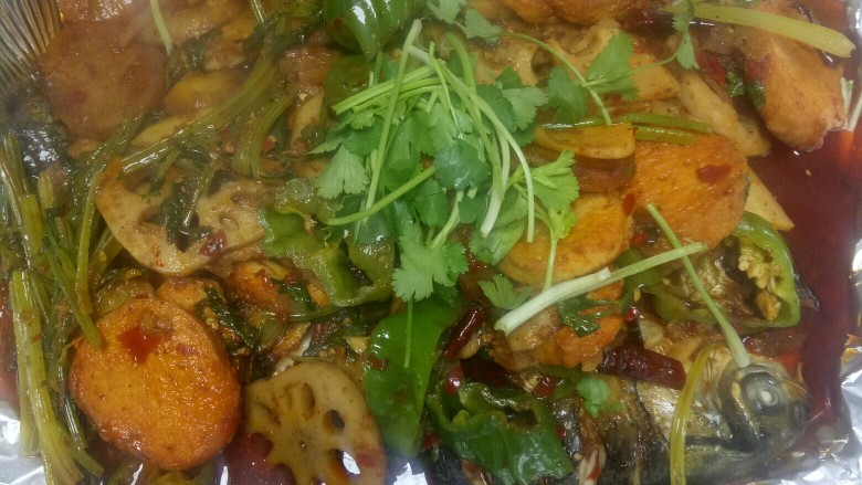 烤箱版麻辣烤鱼,成品图,放上香菜开吃了