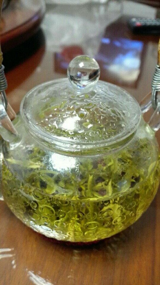 明前茶之家炒野茶叶,最后就是泡茶咯~~泡好就是这样子的~~