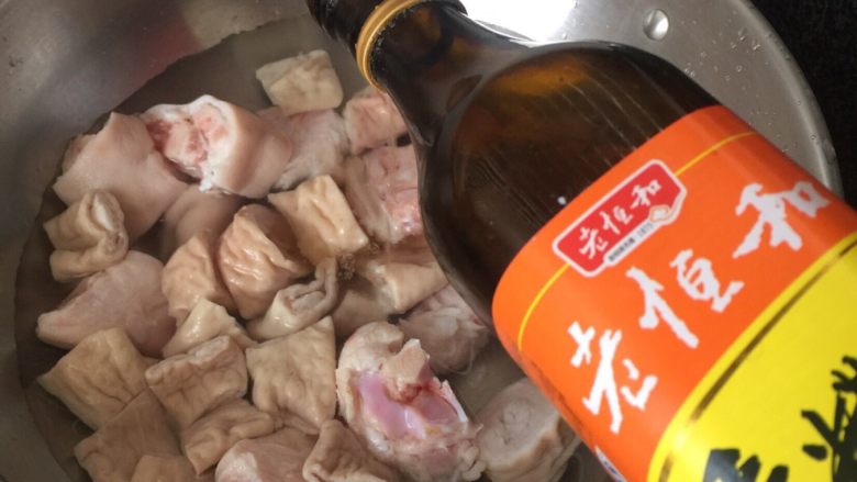 泡椒肥肠猪腣,下料酒
