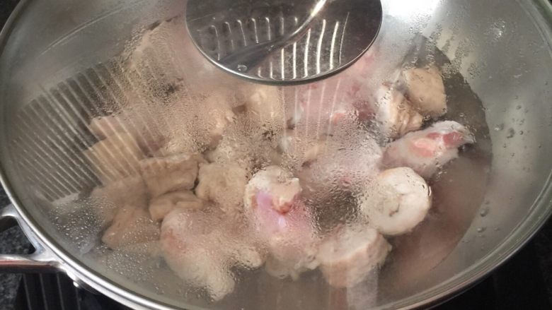 泡椒肥肠猪腣,如图