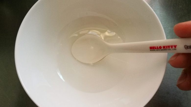 超嫩滑的豆腐花,零失败技能Get,内酯用少许凉白开融化。