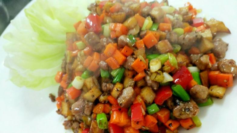 生菜牛肉粒