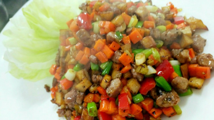 生菜牛肉粒
