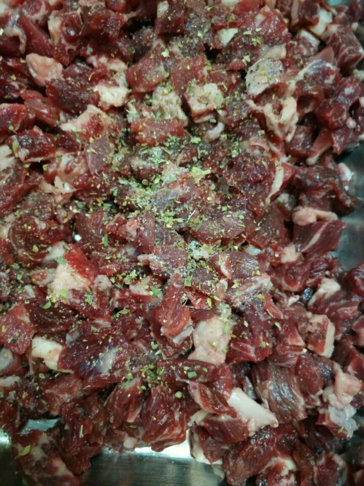 生菜牛肉粒,腌制牛肉