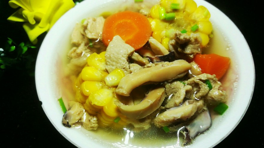 玉米墨鱼炖肉