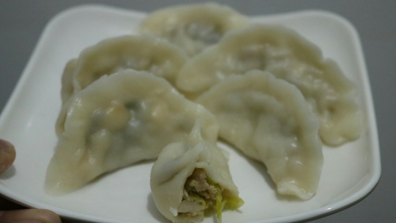 ≈三鲜饺子≈思念版,一口一个,哈哈