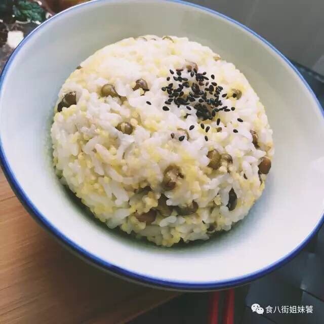 春季去火正当时～冬瓜肉丸汤+杂粮饭,杂粮饭中大米、小米浸泡半小时，绿豆浸泡3小时，入电饭煲同煮