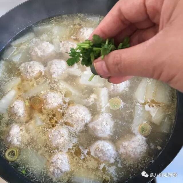 春季去火正当时～冬瓜肉丸汤+杂粮饭,关火，撒入香菜