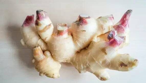 【下饭菜】腌菜集锦,嫩姜洗净,去皮切片