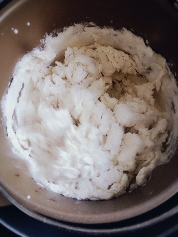 豆浆牛奶肉松小馒头,除了<a style='color:red;display:inline-block;' href='/shicai/ 432'>肉松</a>,所有的食材放入面包机,和面,并且完成发酵