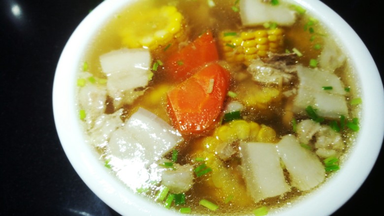 玉米墨鱼炖肉,虽然有几片肥肉,一点也不油腻。