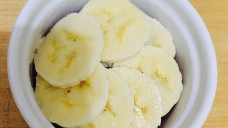 鸡蛋杯～,再来点水果～