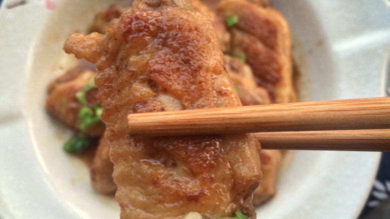 红烧可乐鸡翅,一口咬下去，鸡肉和可乐完全融合