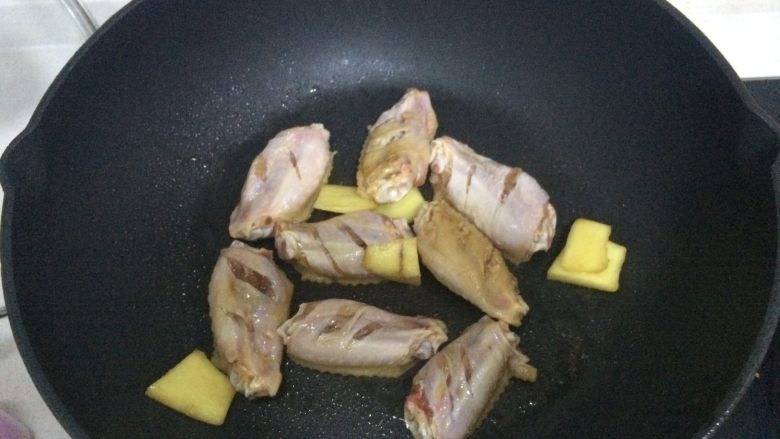 红烧可乐鸡翅,下锅香煎