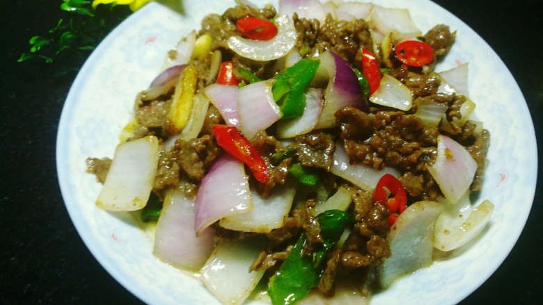 洋葱炒牛肉,好吃又营养的洋葱炒牛肉。