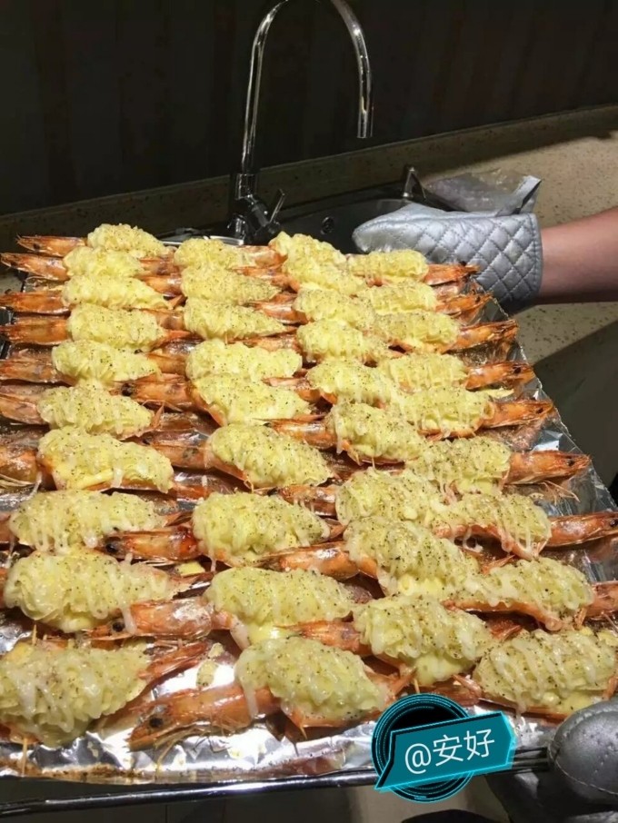 意式芝士大虾,成品大功告成!!!慢慢品尝吧朋友们!