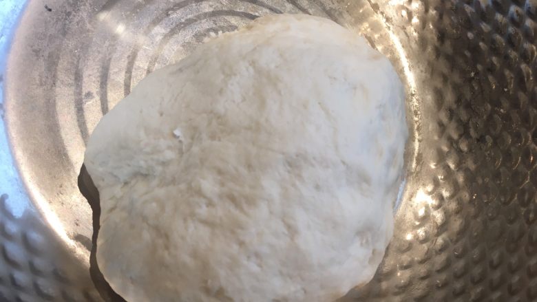 韭菜盒子,揉成光滑面团,醒着备用