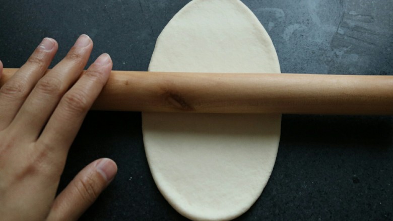 ≈米粉面包≈大米和面粉擦出的火花,10分钟后，依次取面团擀开