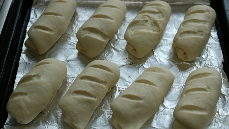 ≈米粉面包≈大米和面粉擦出的火花,发酵30分钟左右，取出，预热烤箱至180度