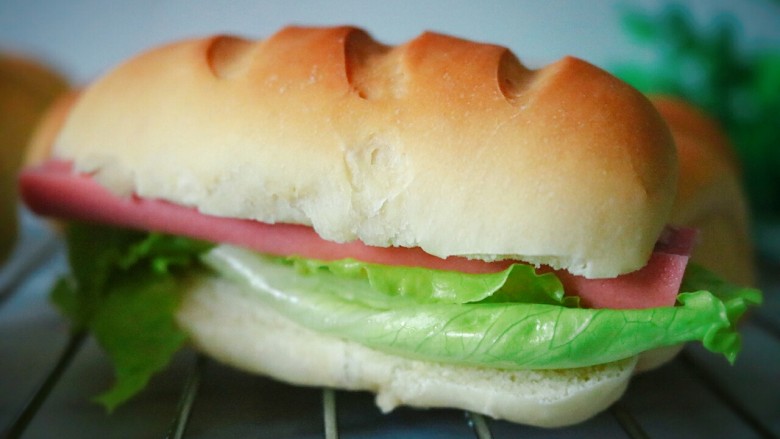 ≈米粉面包≈大米和面粉擦出的火花,也可以夹热狗和生菜吃