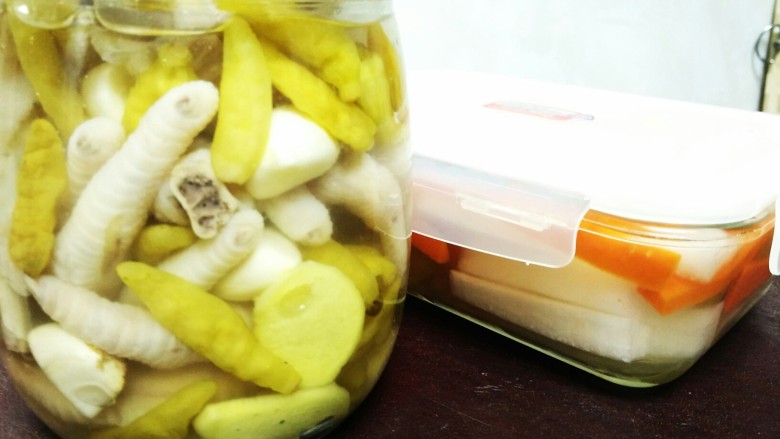 泡椒凤爪,欧克了，放冰箱冷藏两天，嘴馋了拎一个吃，感觉好极了😍😍