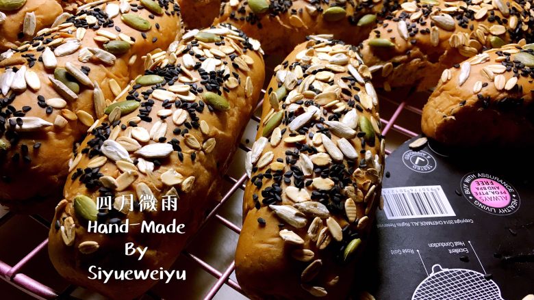 全麦杂粮面包,好吃健康的“全麦杂粮面包”出炉啦~好香哦~