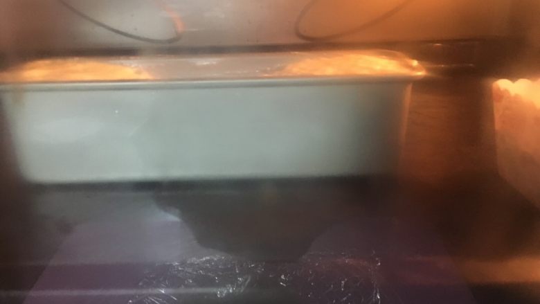 椰浆系列之椰浆磅蛋糕,烤箱预热170度,烤约50分钟