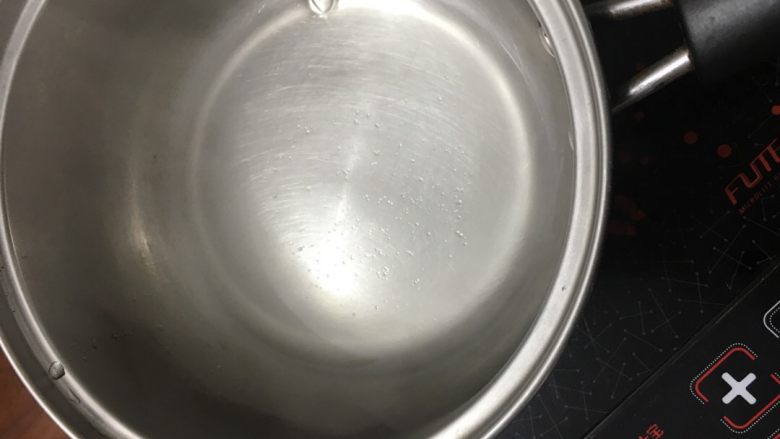 椰浆系列之椰浆磅蛋糕,煮至糖溶化,放一边冷却