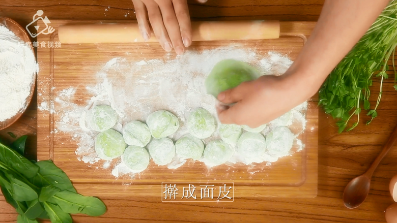 豌豆苗树叶饺子,把美食吃出艺术感,擀成面皮