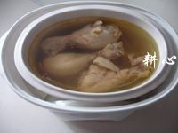 人参鸡汤,时间到,原汁原味的汤汁。