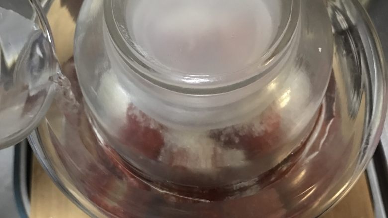 草莓果子酒,密封好~放置阴凉处等待发酵