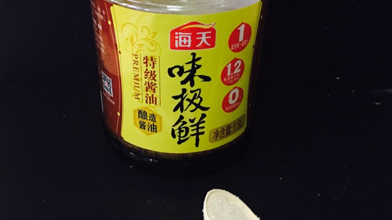 小灯笼椒塞肉,<a style='color:red;display:inline-block;' href='/shicai/ 10588'>糖</a>，生抽，我家用海天。