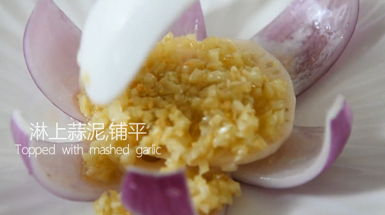 这样的洋葱莲藕你吃过嘛——莲花洋葱,淋上蒜泥,铺平