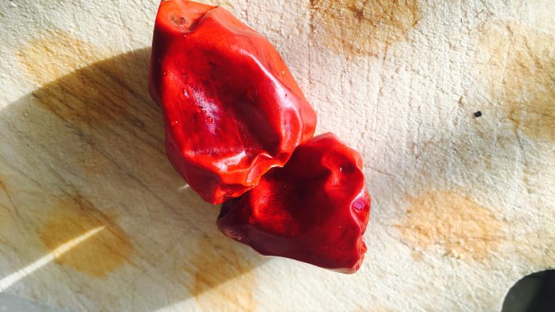 黑木耳炒卷心菜,老公中午要下饭，所以早上烧的蔬菜，我会加重口味，放点辣椒