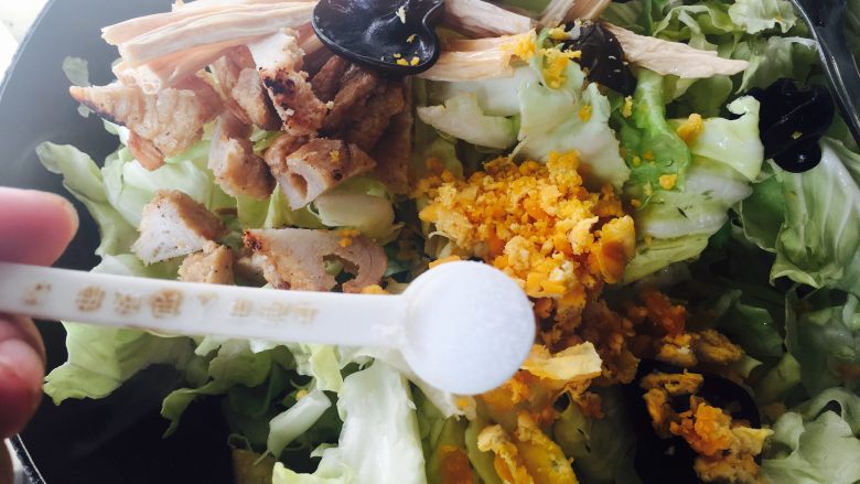 黑木耳炒卷心菜,两勺半盐