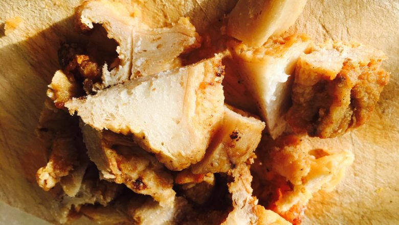 黑木耳炒卷心菜,为了做青团，熬制了猪油，<a style='color:red;display:inline-block;' href='/shicai/ 11620'>猪油渣</a>用来炒菜，也很香的。