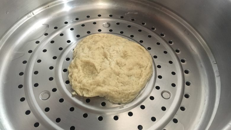 凉皮,没蒸好,超级伤心。但是吃起来也还可以。