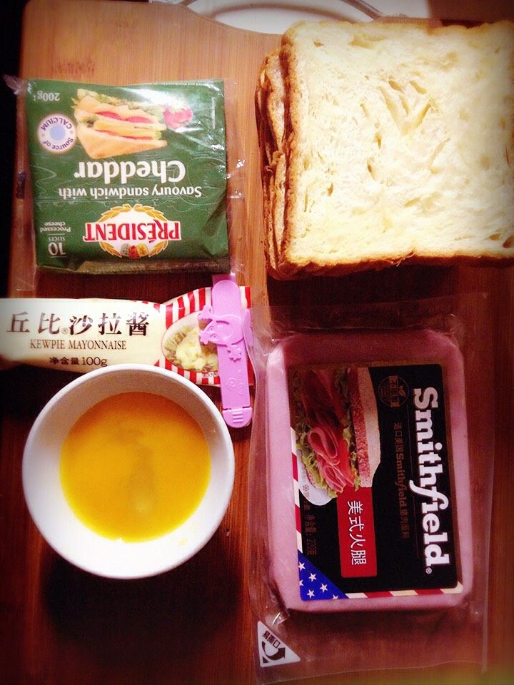 披着培根的吐司奶酪卷,准备食材