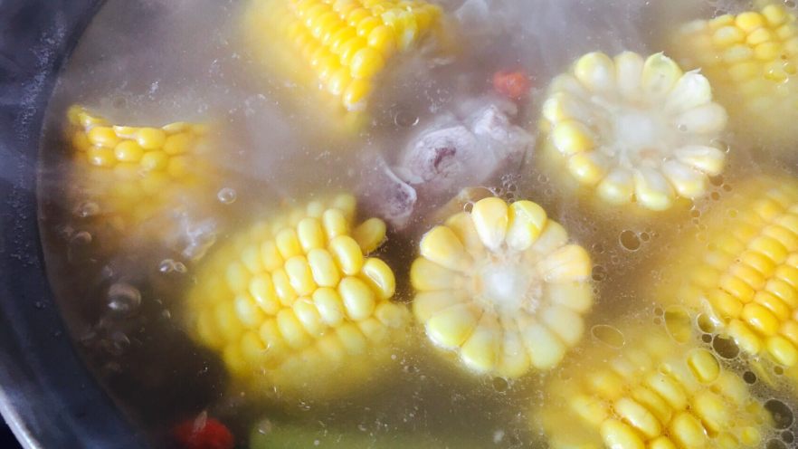 莲藕、玉米排骨汤