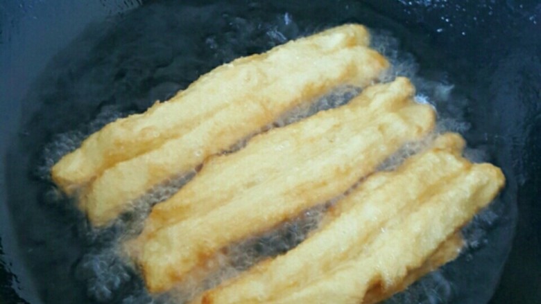 自制煎饼果子,自制油条,菜谱已发,可以前往围观。