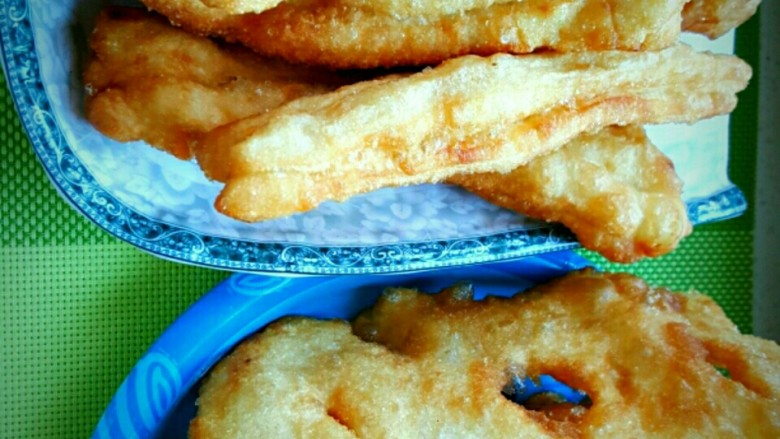 自制煎饼果子,自制油条油饼,菜谱已发,可以前往围观。
