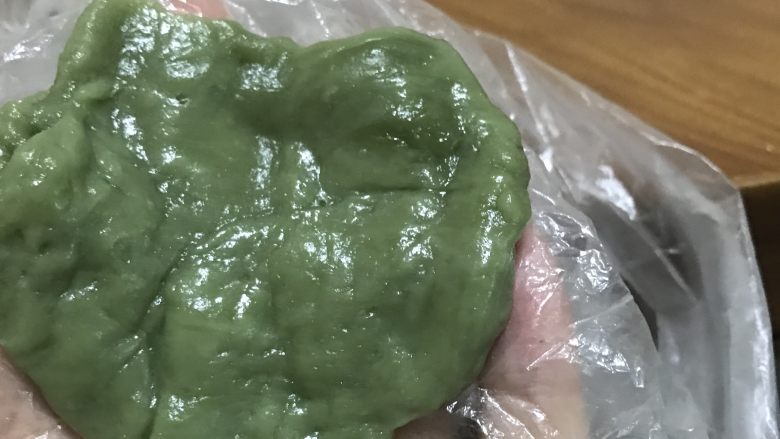 网红美食青团,青团面30g一个捏成饼