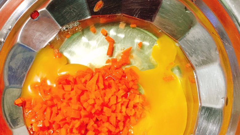 葱花蛋散夹心年糕,加入喜欢的萝卜末，不喜欢的可以不要