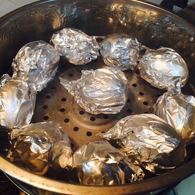 好吃的糯米蛋,水开,蒸1个小时。千万记得看锅里的水,不要烧干。