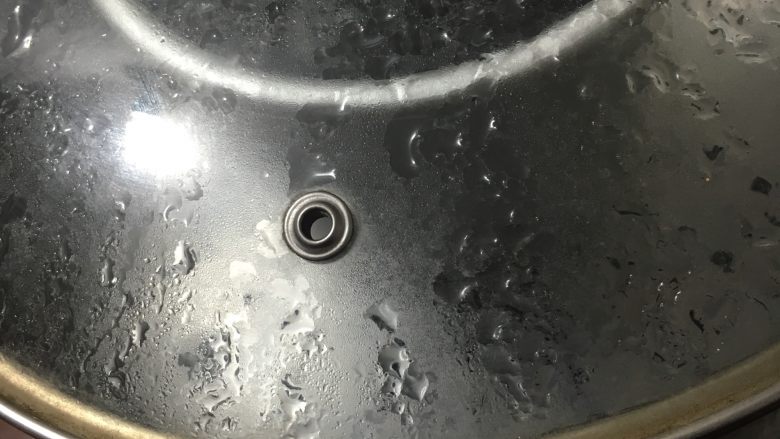 发糕版蜂窝煤,冷水上锅蒸30分钟左右,焖5分钟出锅