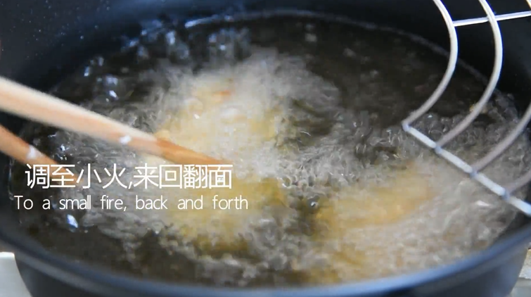 有秘方!又香又脆的香辣脆皮鸡翅,下鸡翅,调至小火来回翻面