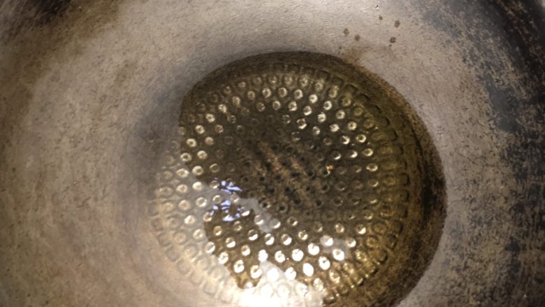 土豆丝卷饼
,锅中放油