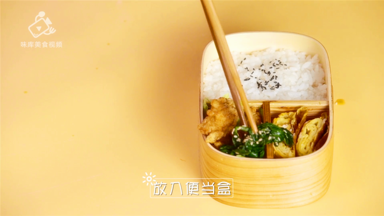 春游赏花便当,手残党也能轻松搞定,将以上食材码入便当盒中,一份漂亮的春游赏花便当就做好了。