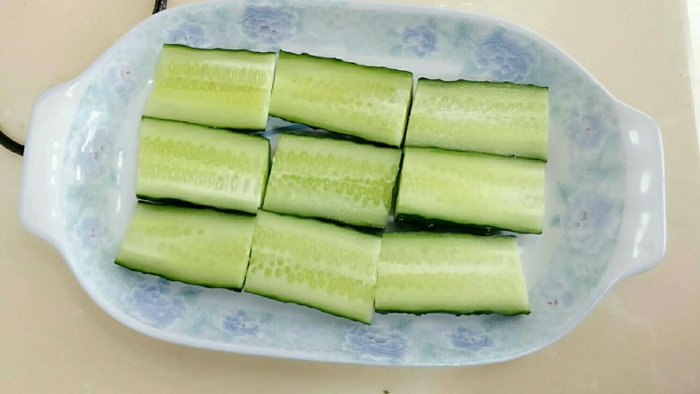 黄瓜船,放盘子
